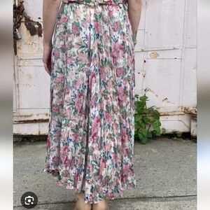 Vintage 80s 90s Western Cottagecore Whimsical Romantic Floral Midi Pleated Skirt